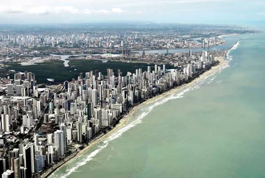 Recife concentra 35 mil corretores e enfrenta gargalo de recrutamento no polo imobiliário do Nordeste